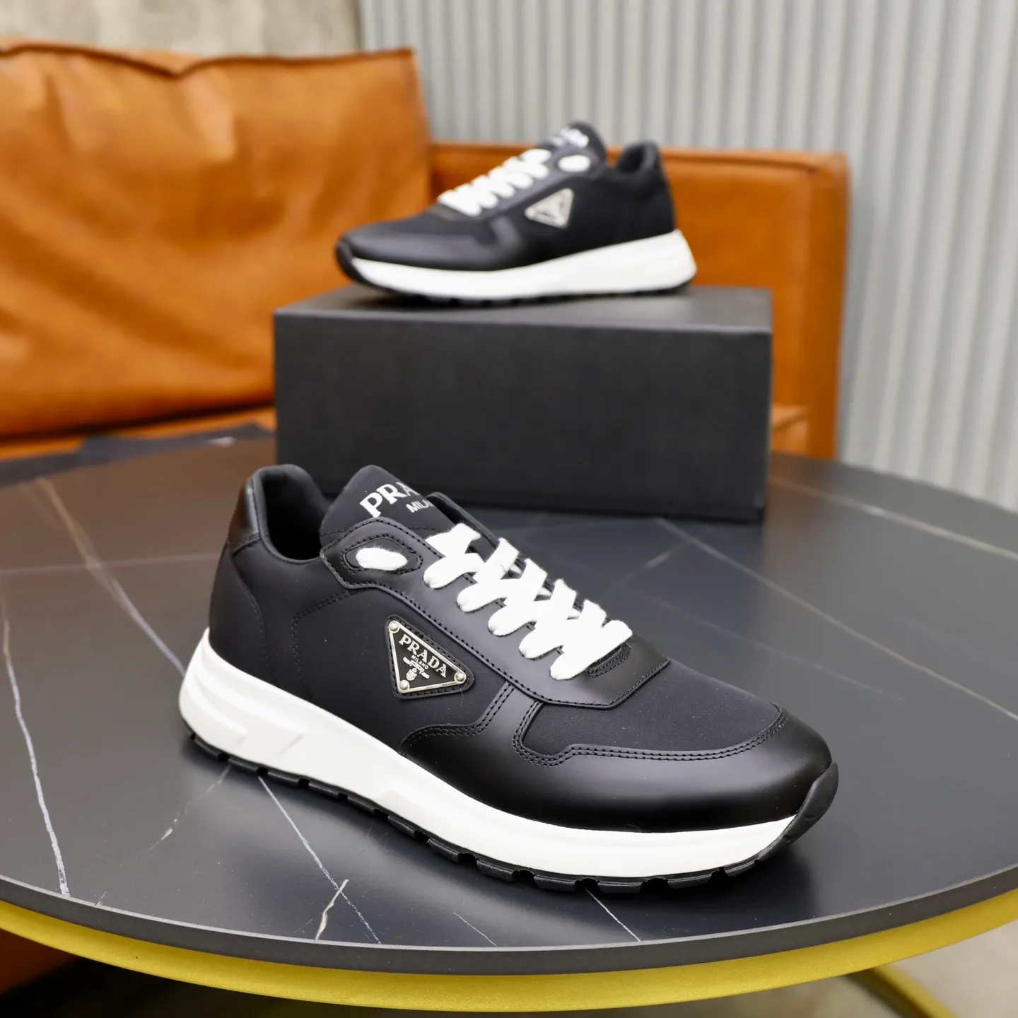Factory price: 600💰Top original order Brand: PRADA (Prada) Standard code: Men's size 38/44 (45 can be customized) Grade: Same as the official website Material: Original cowhide stitched with imported cloth, cowhide lining, original combination of two-color wear-resistant soft outsole Style category: casual sports version, young fashion, European and American trend, British style Color: actual picture color